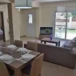 Babis House ヴィラ カラヴォミロス
